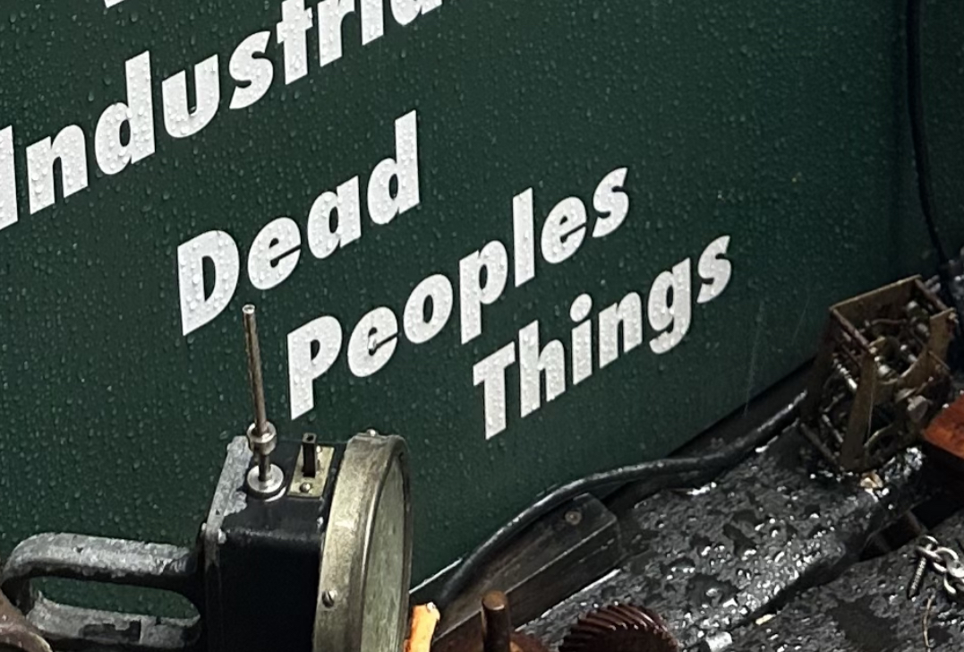 A sign about dead people's things